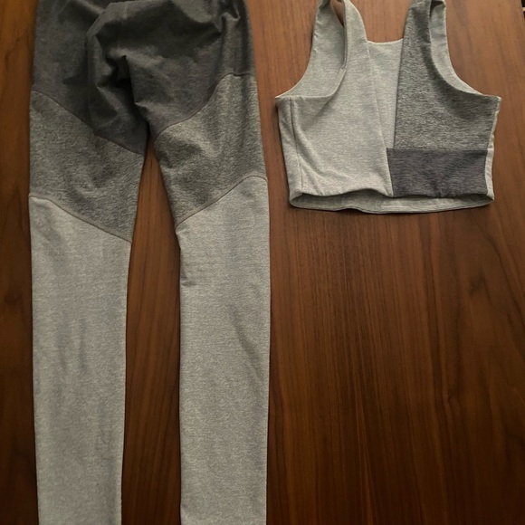 Outdoor voices leggings and crop top - Picture 2 of 3
